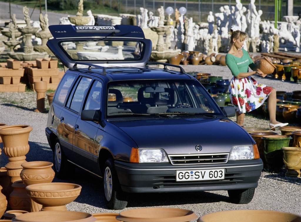 Opel Kadett Caravan photo 6