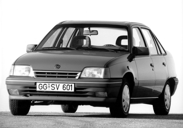 Opel Kadett Sedan foto 8