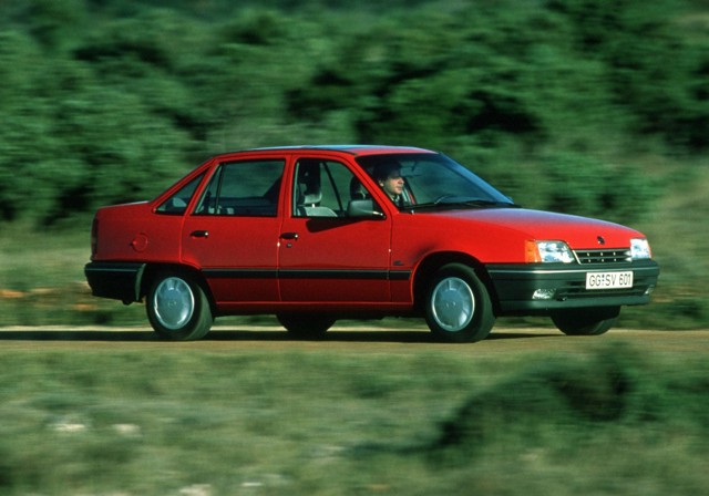 Opel Kadett Sedan foto 10
