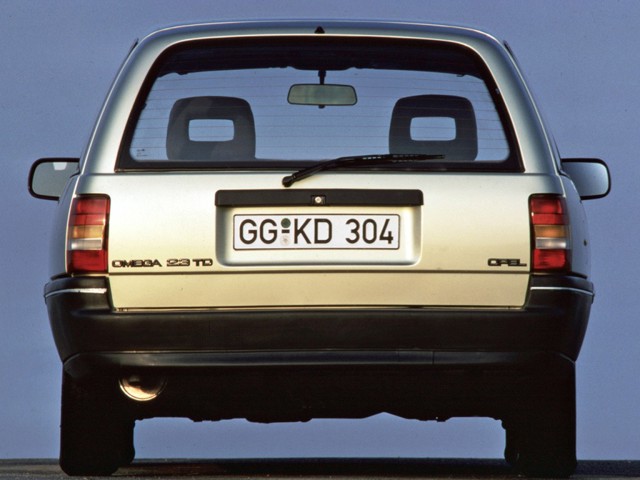 Opel Omega Caravan photo 11
