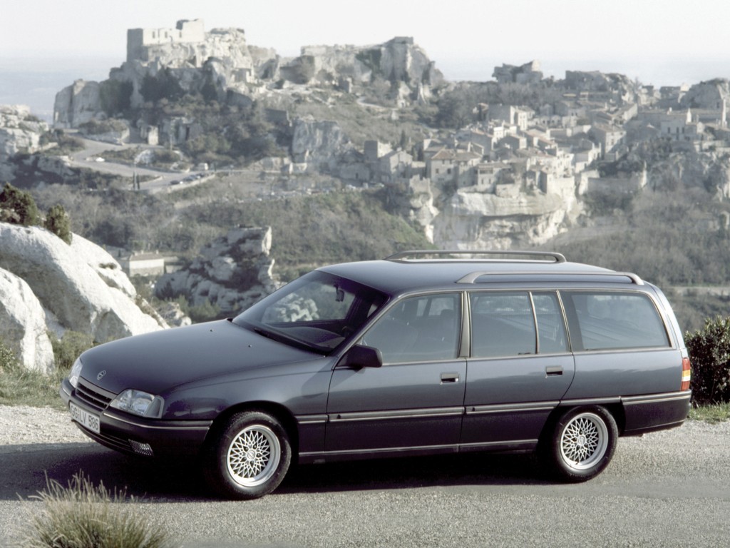 Opel Omega Caravan photo 12