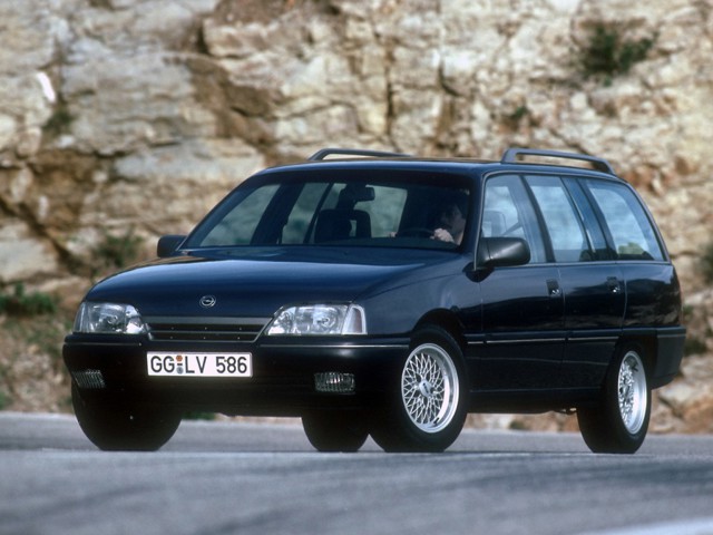 Opel Omega Caravan photo 4