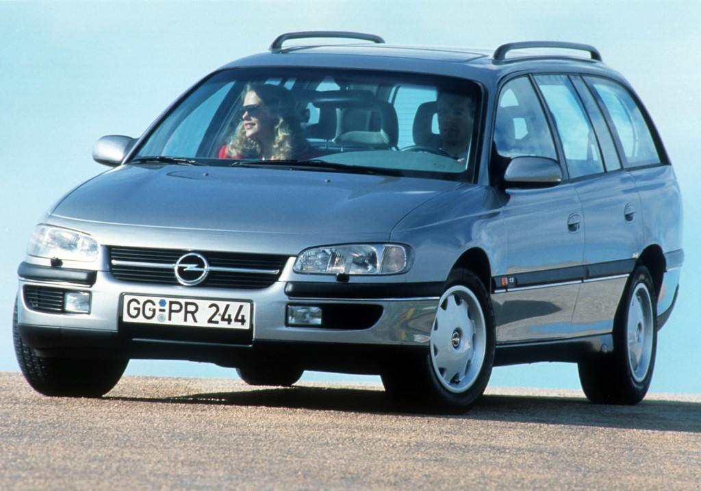 Opel Omega Caravan photo 7
