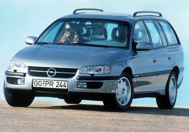 Opel Omega Caravan photo 7