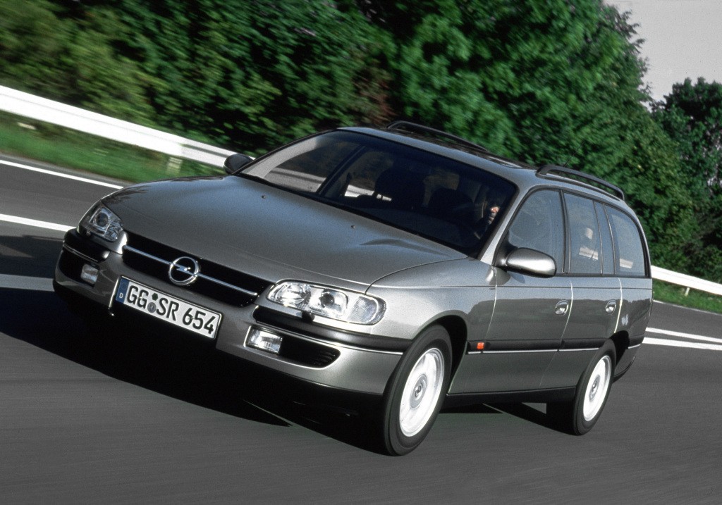 Opel Omega Caravan photo 8