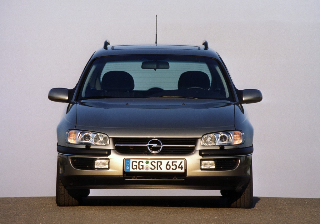 Opel Omega Caravan photo 9