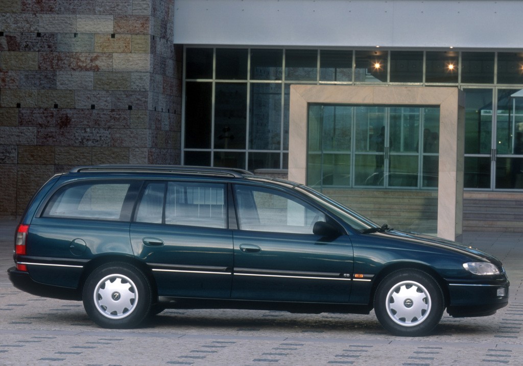 Opel Omega Caravan photo 10