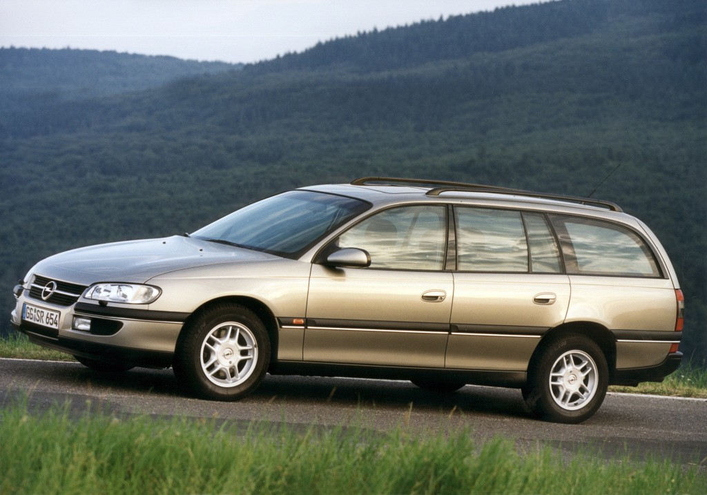 Opel Omega Caravan photo 11