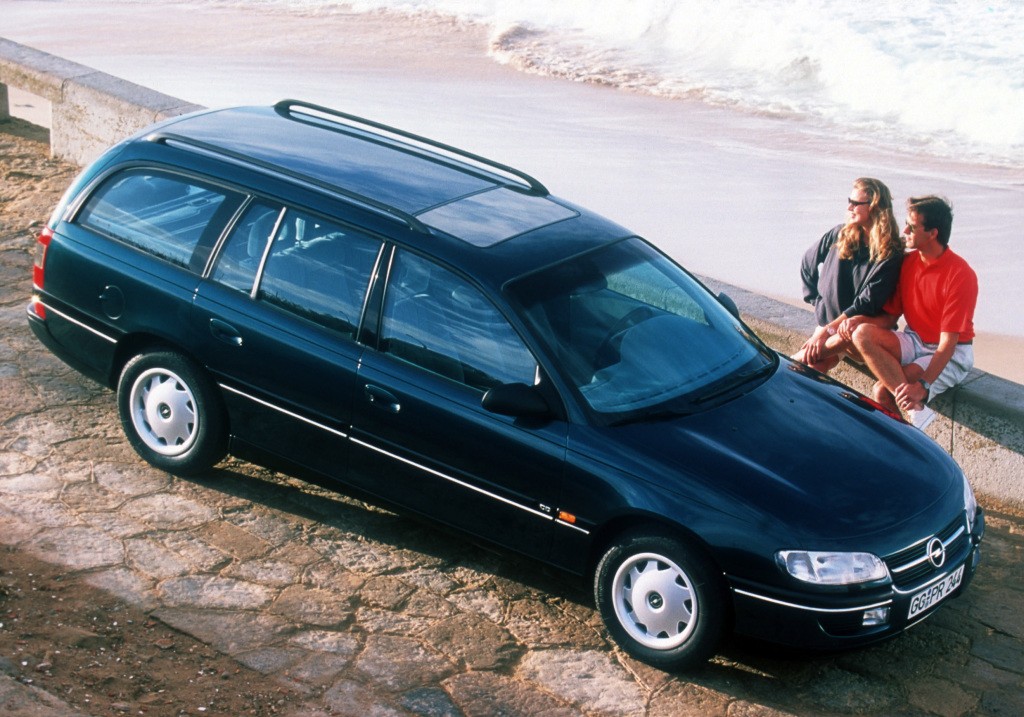 Opel Omega Caravan photo 12