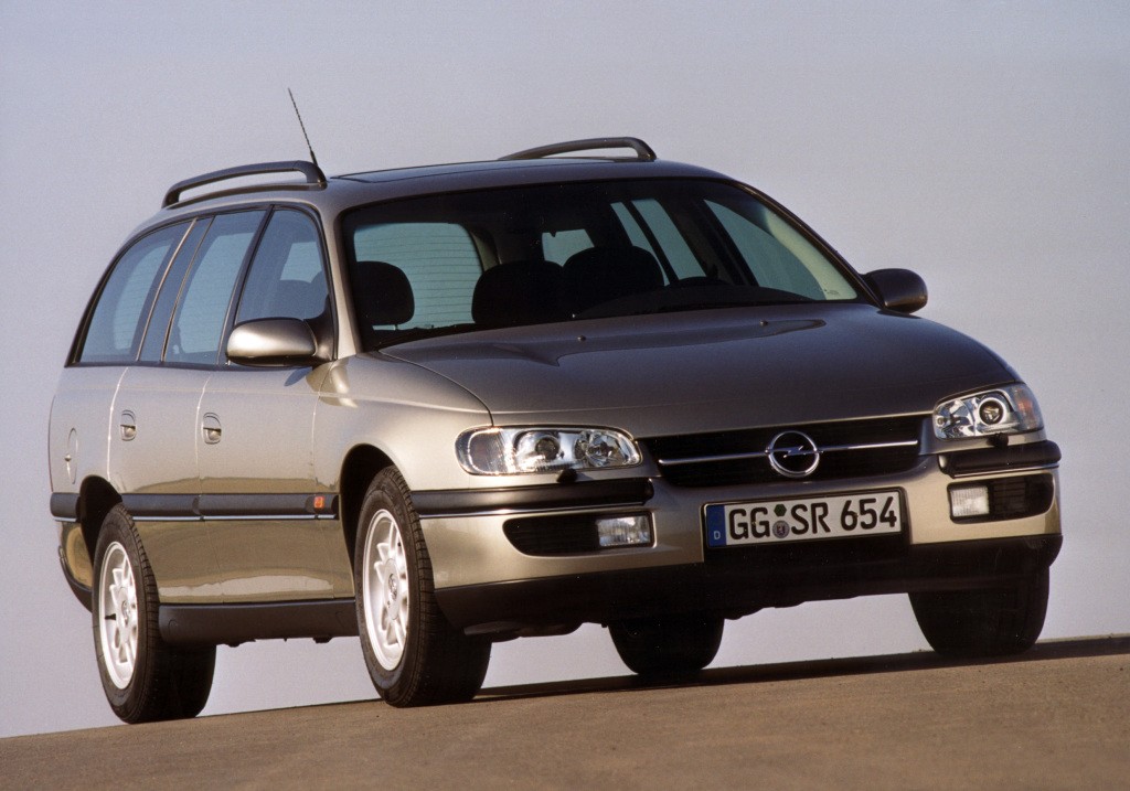Opel Omega Caravan photo 15