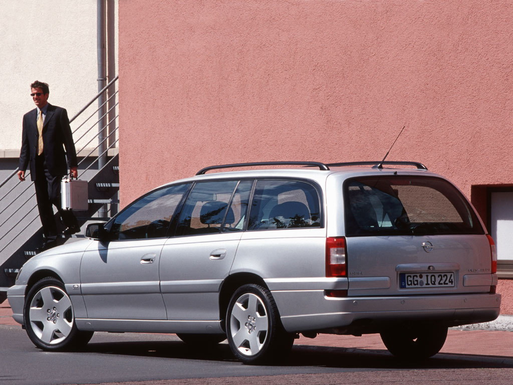 Opel Omega Caravan photo 6