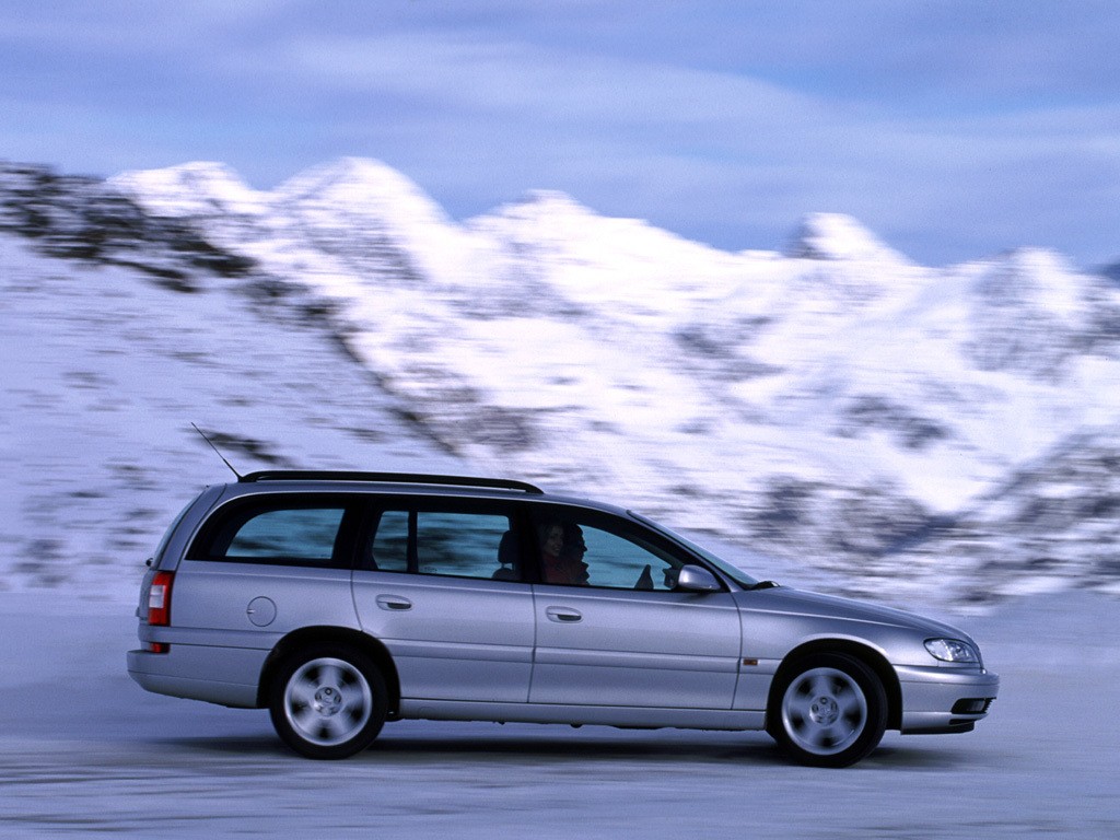 Opel Omega Caravan photo 11