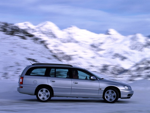 Opel Omega Caravan Foto 11