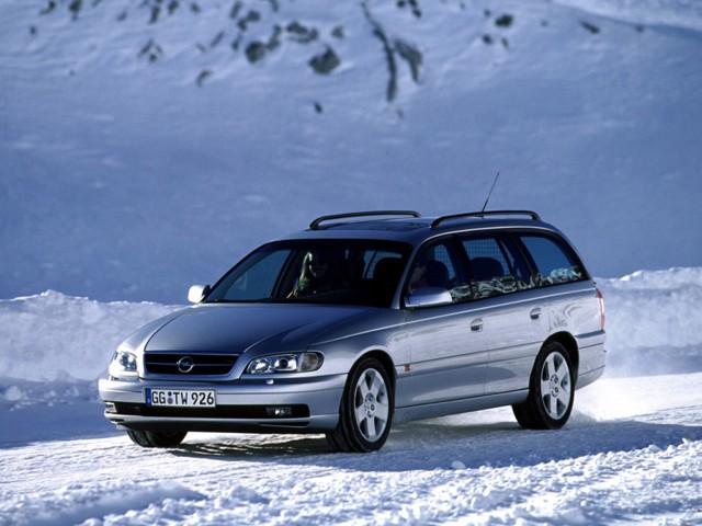 Opel Omega Caravan Foto 13