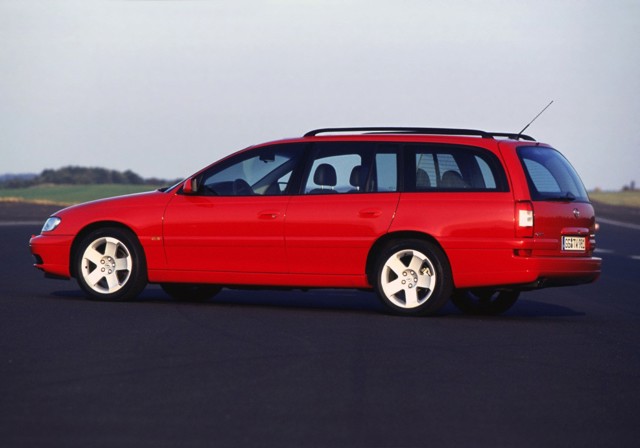 Opel Omega Caravan Foto 21