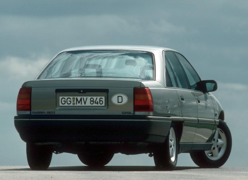 Opel Omega Sedan photo 13