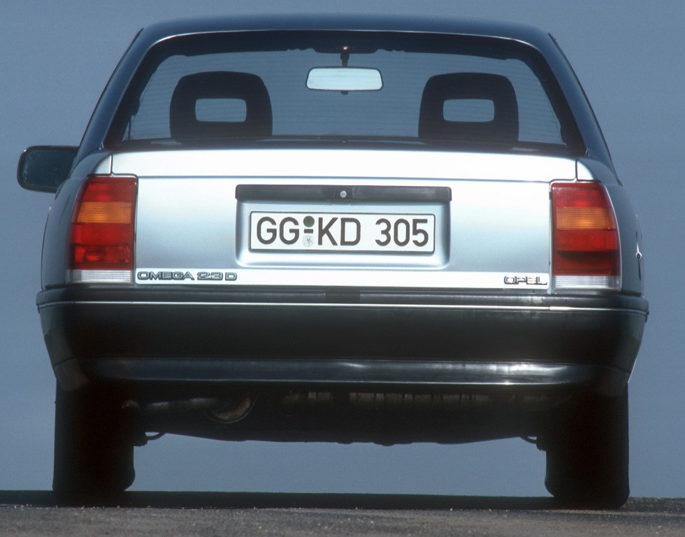 Opel Omega Sedan photo 14