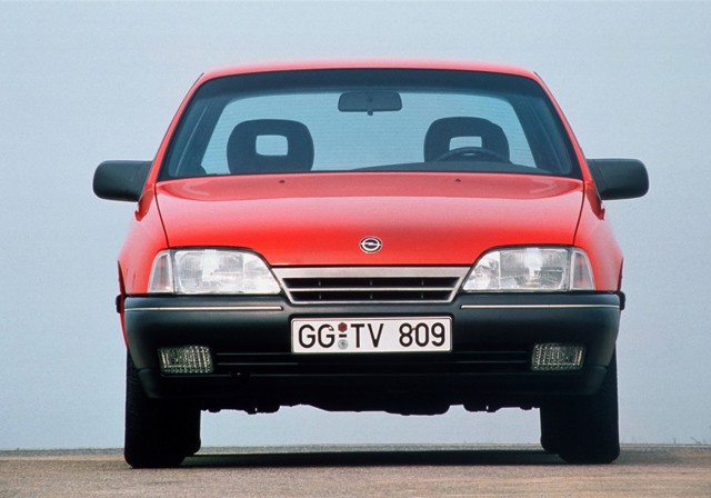 Opel Omega Sedan photo 21
