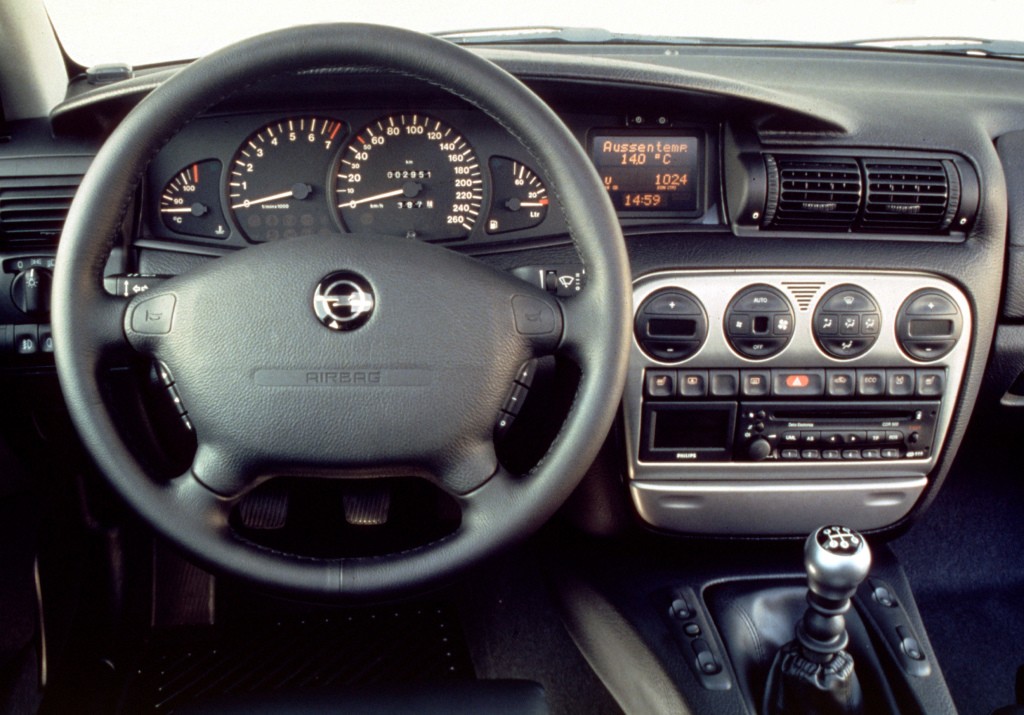 Opel Omega Sedan photo 26