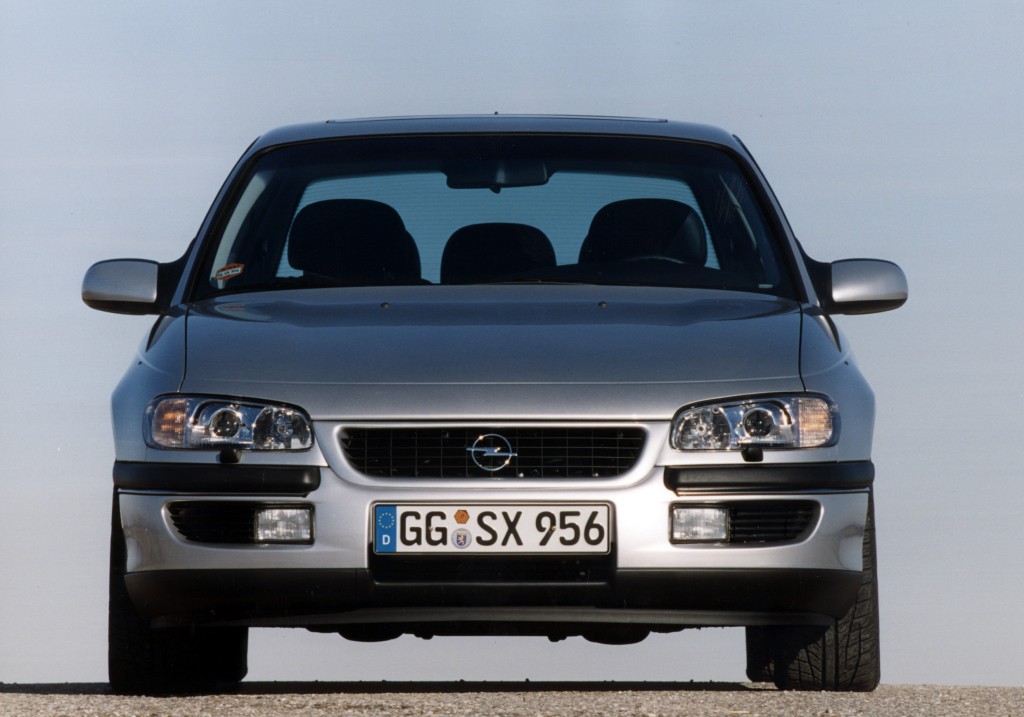 Opel Omega Sedan photo 12