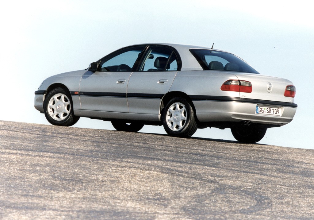 Opel Omega Sedan photo 21