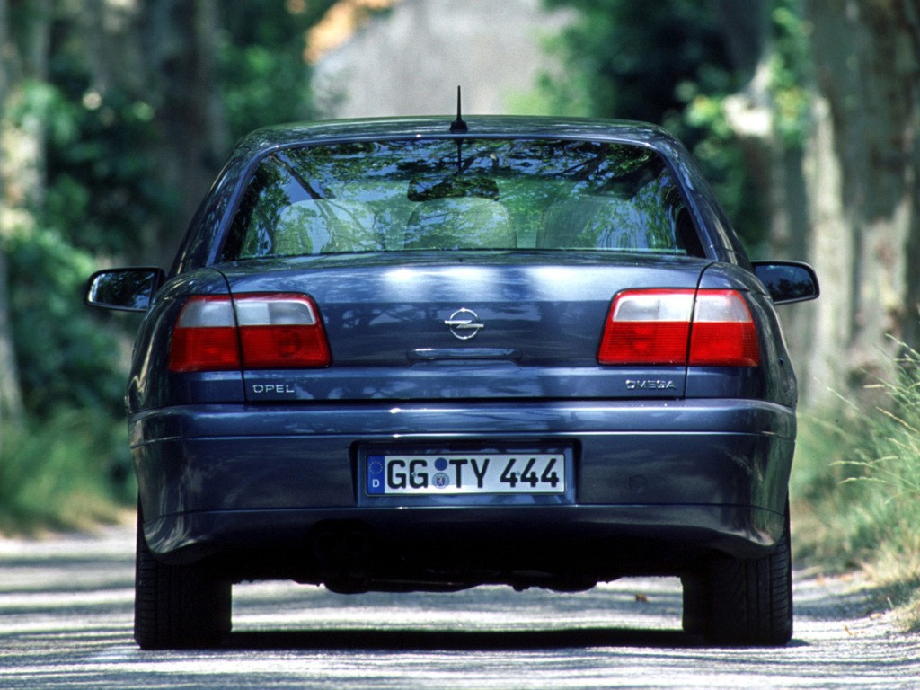 Opel Omega Sedan photo 12