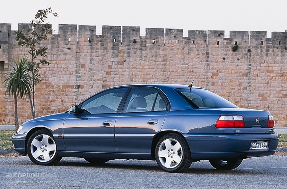 Opel OPEL Omega Sedan 2.2i 16V 5MT RWD (144 HP)