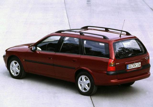 Opel Vectra Caravan photo 11
