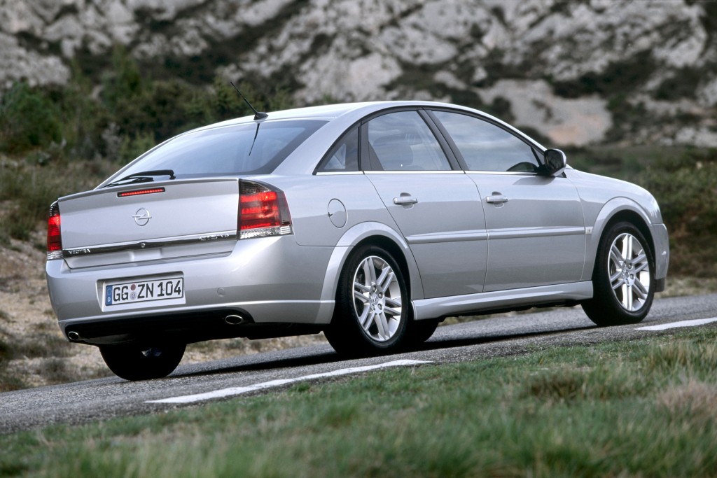 Opel Vectra Hatchback photo 16