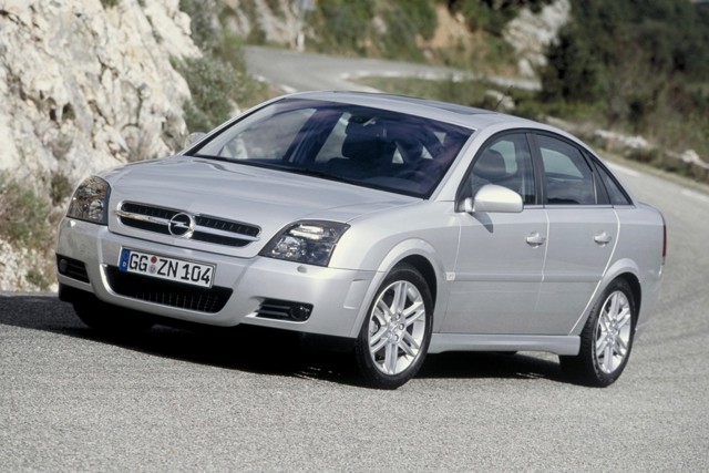 Opel Vectra Hatchback photo 21