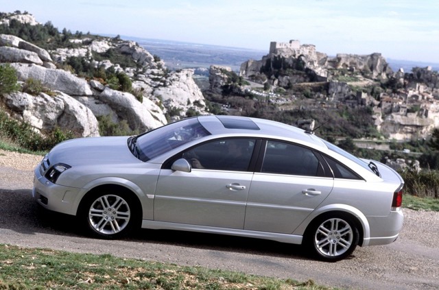 Opel Vectra Hatchback photo 23