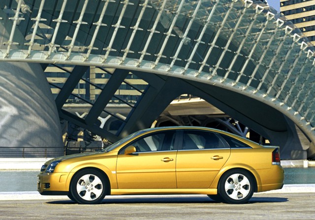 Opel Vectra Hatchback photo 24