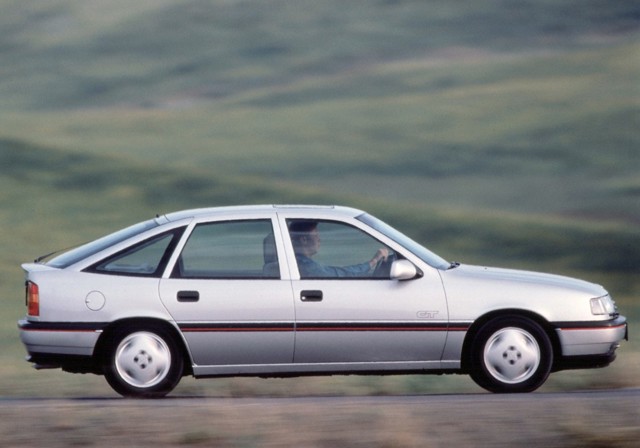 Opel Vectra Hatchback photo 21