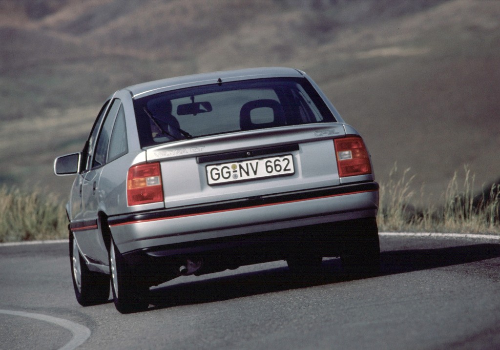 Opel Vectra Hatchback photo 24