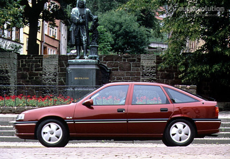 Opel Vectra Hatchback photo 2