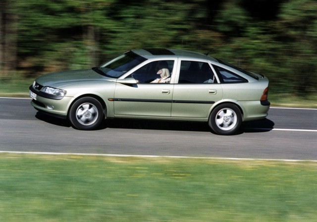 Opel Vectra Hatchback photo 8