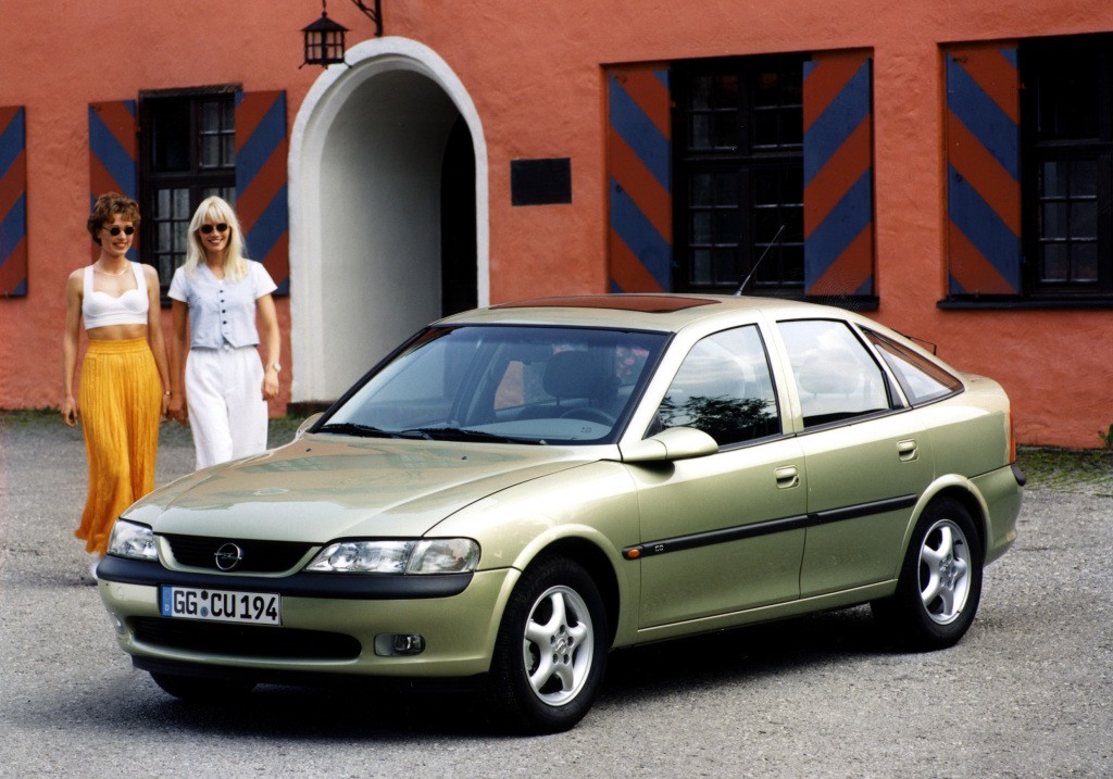 Opel Vectra Hatchback photo 9
