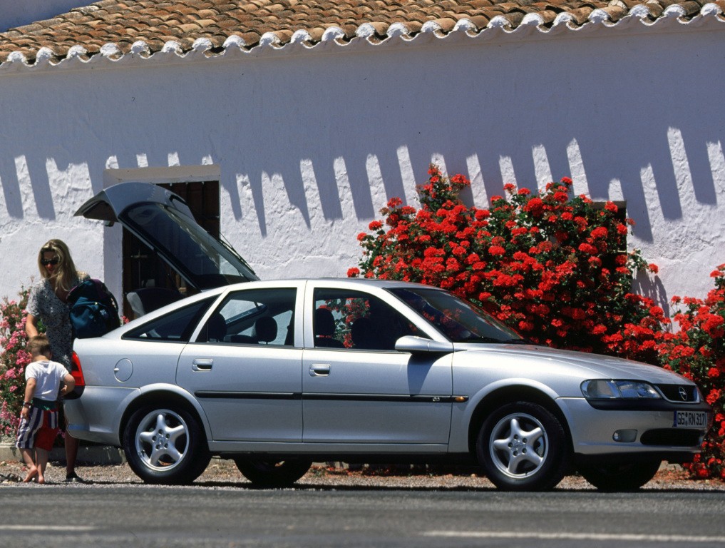 Opel Vectra Hatchback photo 10