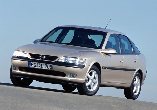 Opel Vectra Hatchback photo 11