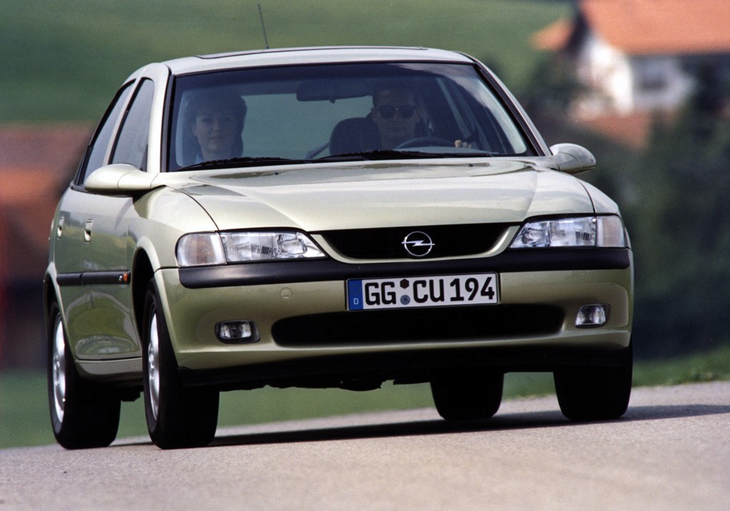 Opel Vectra Hatchback photo 12