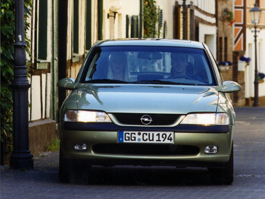 Opel Vectra Hatchback photo 14