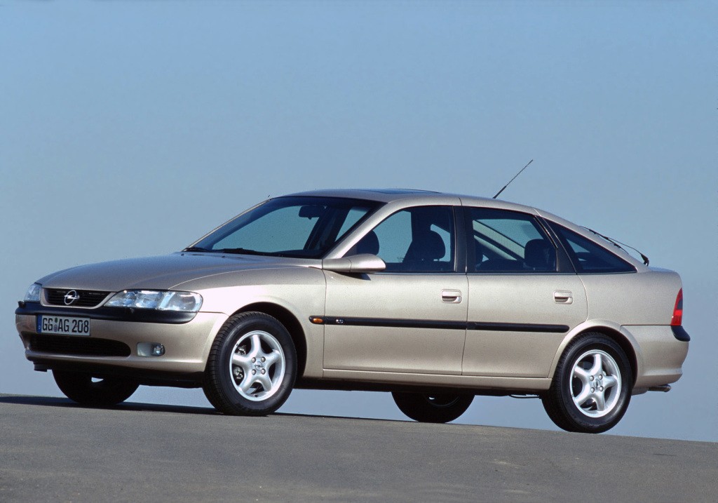 Opel Vectra Hatchback photo 16