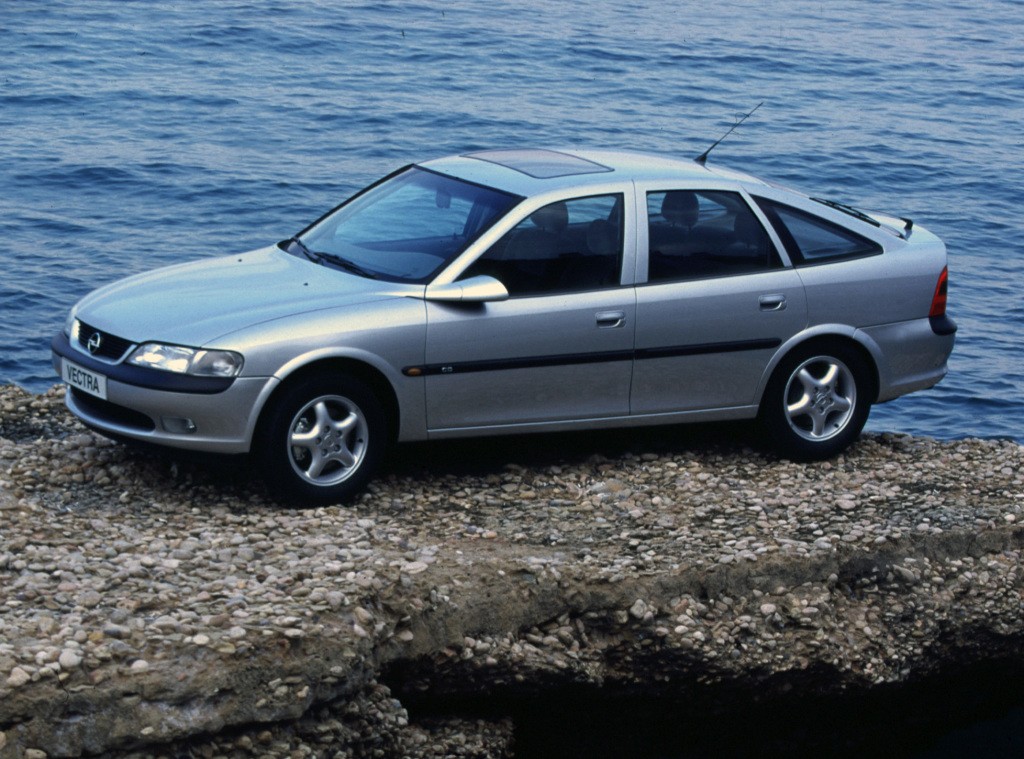 Opel Vectra Hatchback photo 18