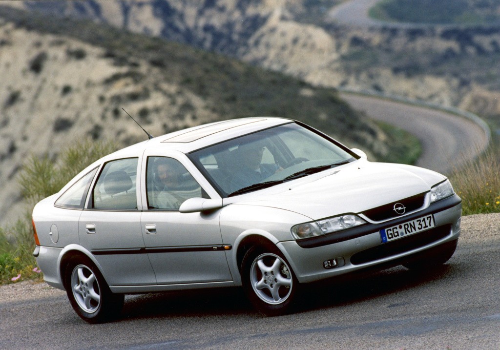 Opel Vectra Hatchback photo 19