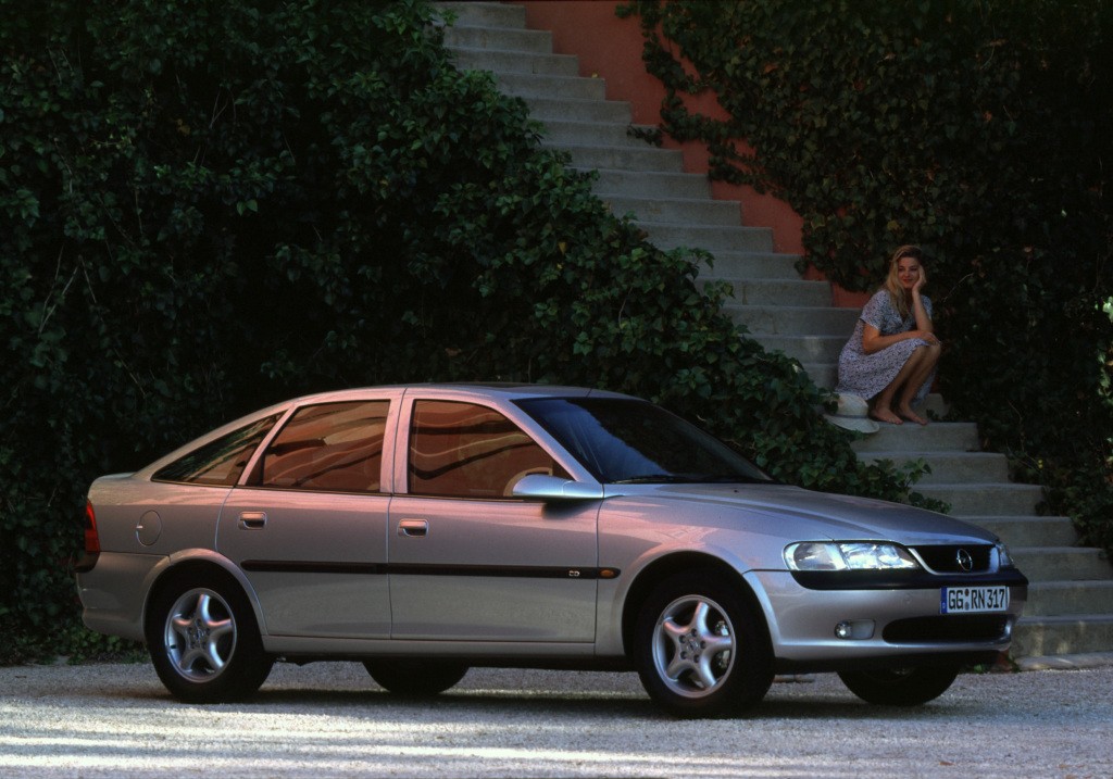 Opel Vectra Hatchback photo 20