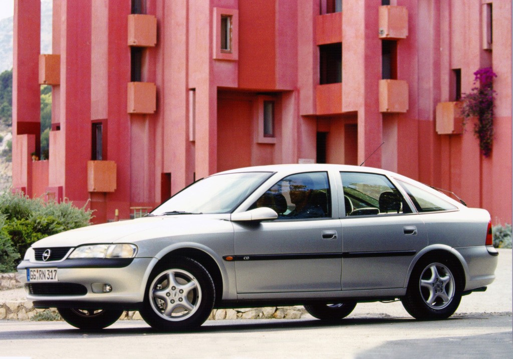 Opel Vectra Hatchback photo 21