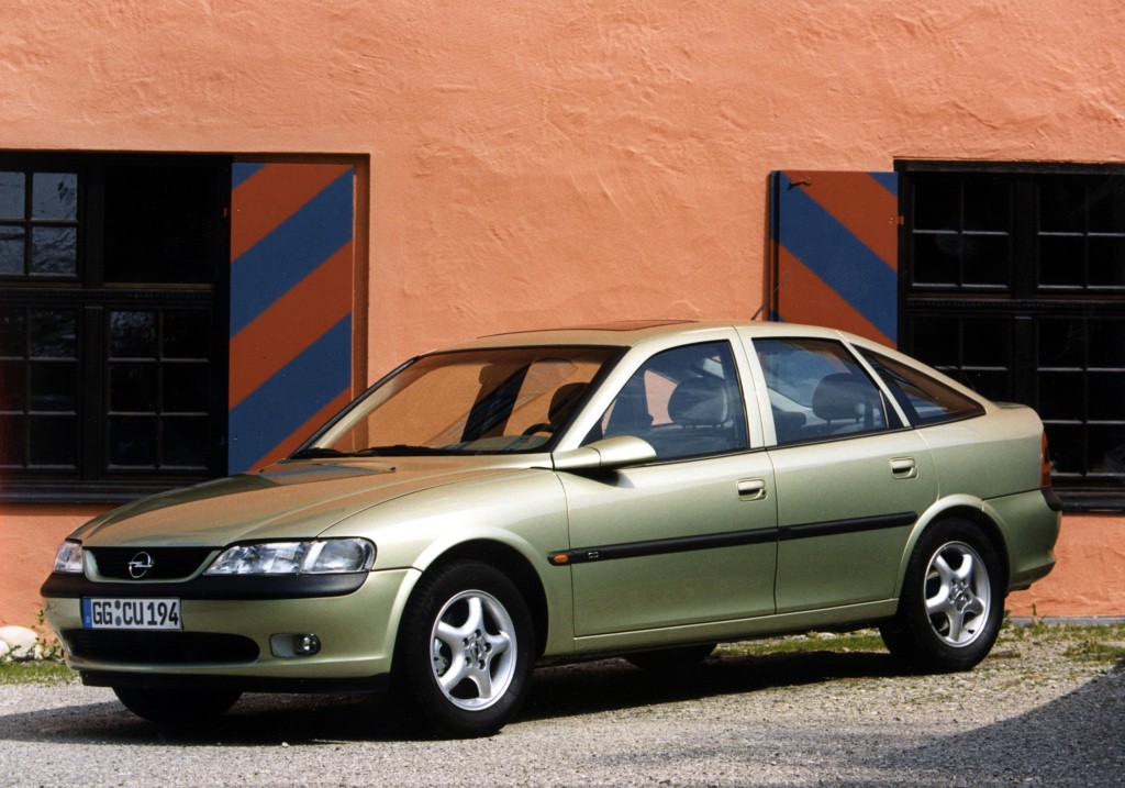 Opel Vectra Hatchback photo 22