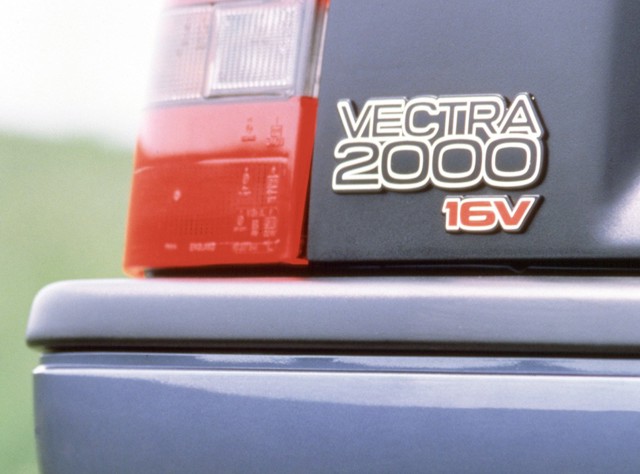 Opel Vectra Sedan foto 12