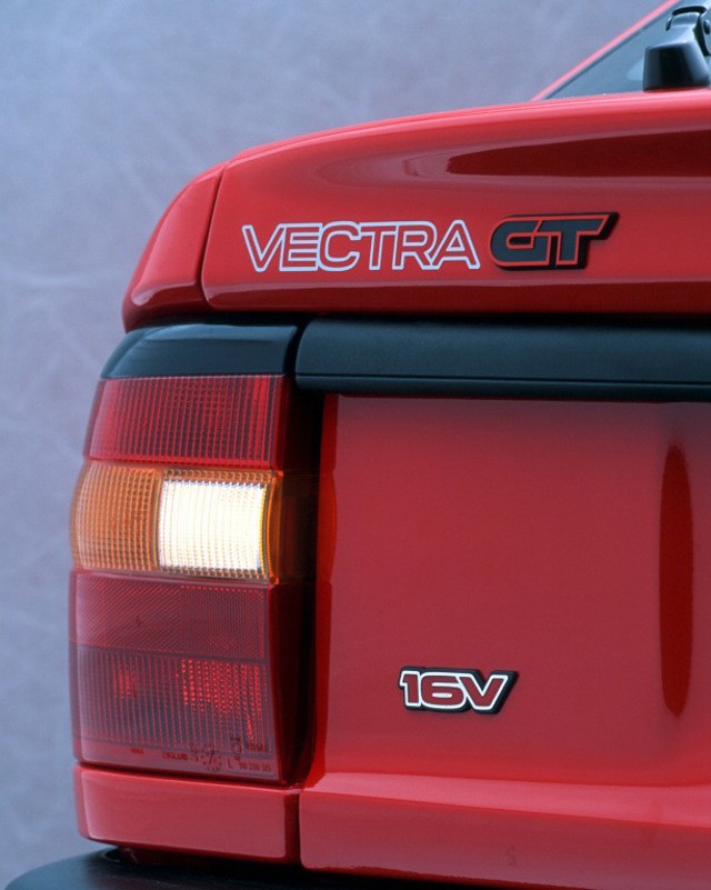 Opel Vectra Sedan foto 9