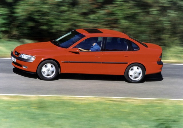Opel Vectra Sedan Foto 9